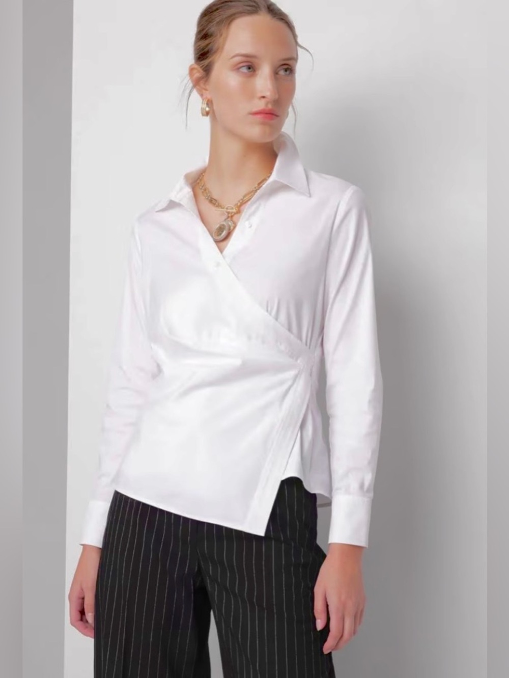 White House Black Market Classic White surplice poplin Collared Blouse size 6